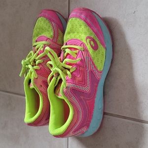 Asics Girl's Athletic Shoes Size 2 - like new
